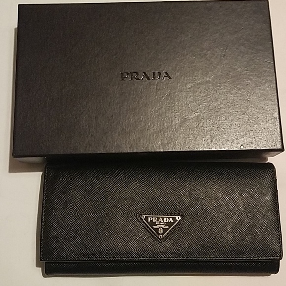 Prada saffiano wallet - Picture 3 of 3